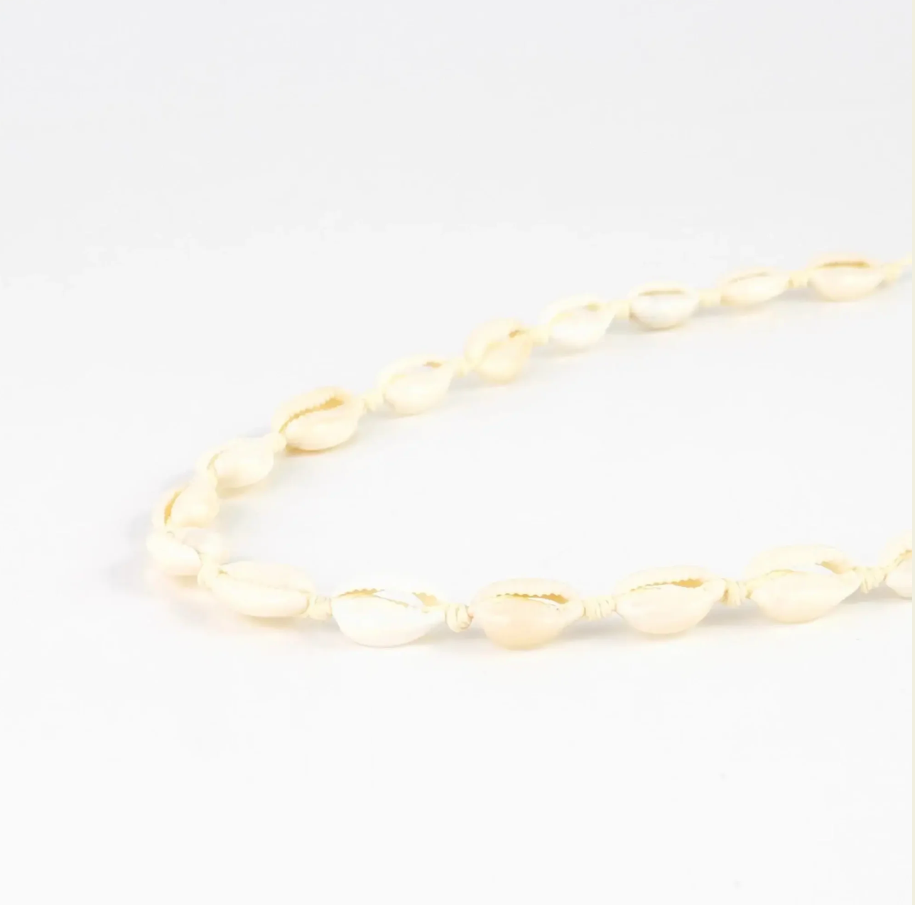 PINEAPPLE LIVADI COWRIE SHELL CHOKER NECKLACE-COWC-004-BLUE