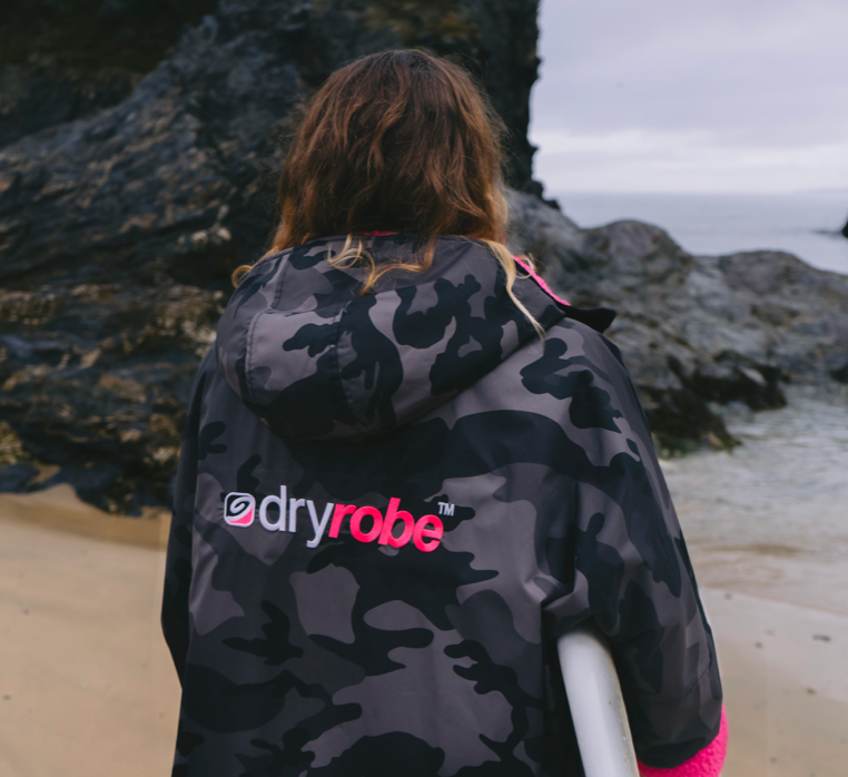 Dryrobe Advance Long Sleeve - Black Camo/ Pink